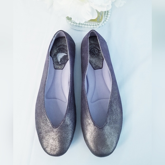 Johnston & Murphy Flats - Picture 3 of 12